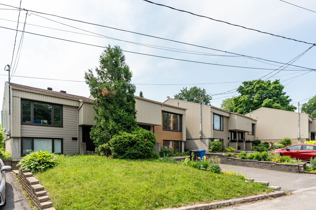 3467 Sainte-Foy Ch in Québec, QC - Building Photo