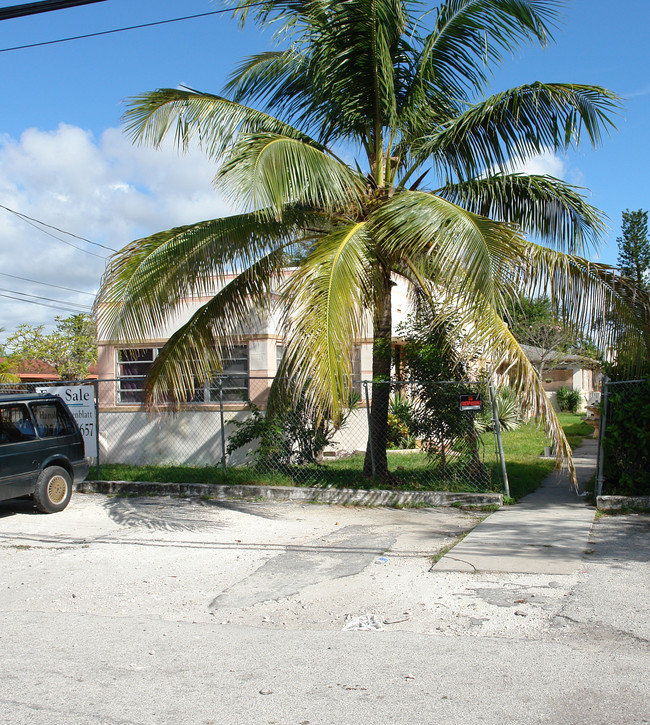 725 NE 83rd Ter in Miami, FL - Building Photo - Building Photo