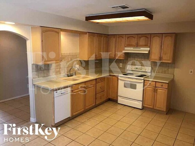 5639 W Sunnyslope Ln, Unit 4-F in Glendale, AZ - Building Photo - Building Photo