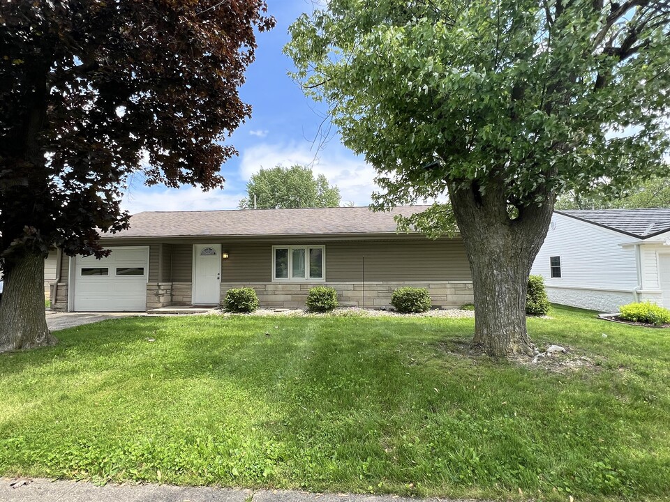406 Magnolia Dr in Kokomo, IN - Building Photo