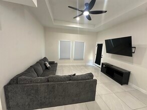 4018 Ave Fenix Dr in Laredo, TX - Building Photo - Building Photo
