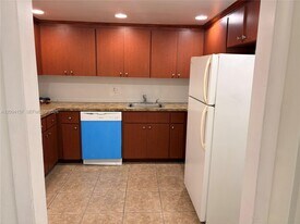 4168 Inverrary Dr in Lauderhill, FL - Building Photo