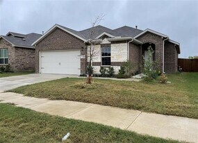 8521 Centerboard Ln in Fort Worth, TX - Building Photo
