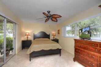 5652 Eichen Cir in Ft. Myers, FL - Building Photo - Building Photo