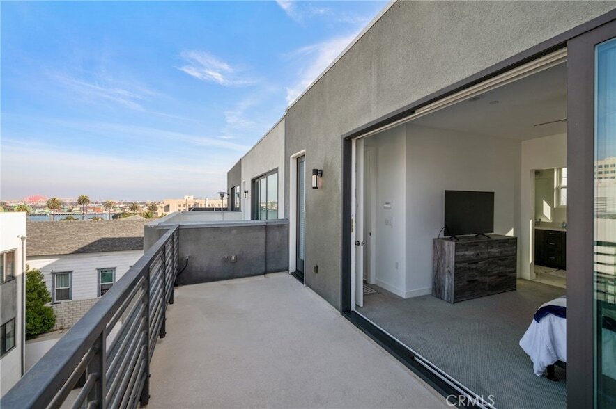 277 Dockside Ln, Unit 3110 in Los Angeles, CA - Building Photo