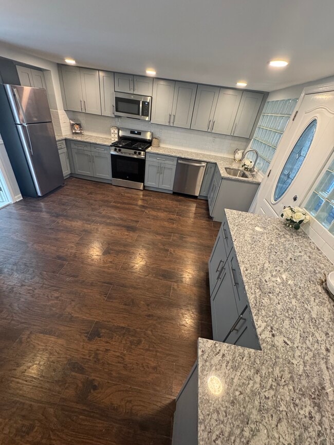 67 Canal St in Raritan, NJ - Foto de edificio - Building Photo