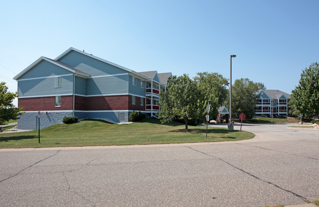 Cobble Hill Apartments in Woodbury, MN - Building Photo - Building Photo