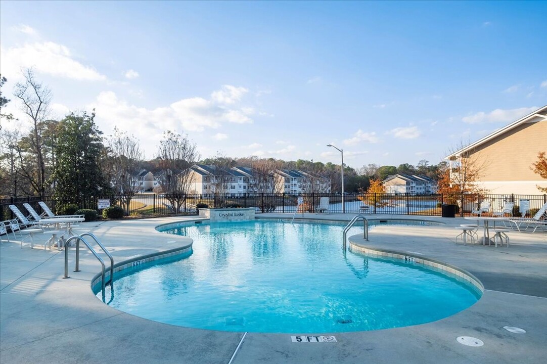 Crystal Lake Luxury Apartments in Fayetteville, NC - Building Photo