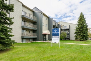 Southdale Park Apartments in Edmonton, AB - Building Photo