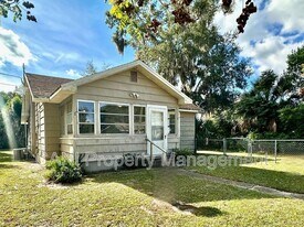 916 W Wisconsin Ave in DeLand, FL - Building Photo