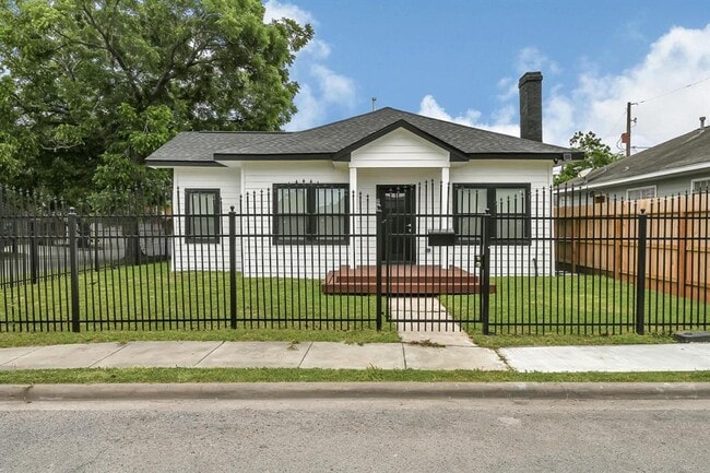 2422 Lidstone St in Houston, TX - Building Photo - Building Photo
