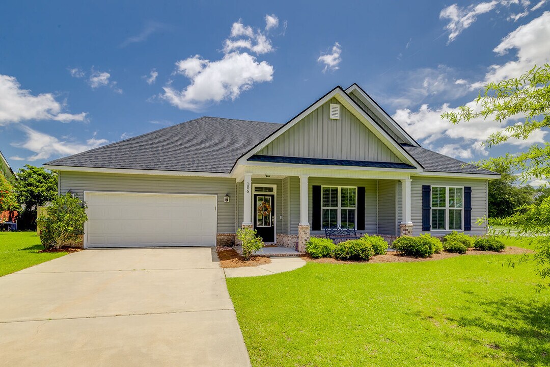 106 Cobbleton Dr in Rincon, GA - Foto de edificio
