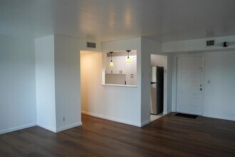 3720 N Pine Island Rd, Unit 334 in Sunrise, FL - Foto de edificio - Building Photo