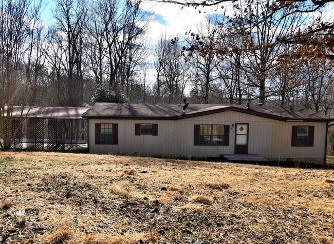 4210 Marthas Chapel Rd in Cunningham, TN - Building Photo - Building Photo