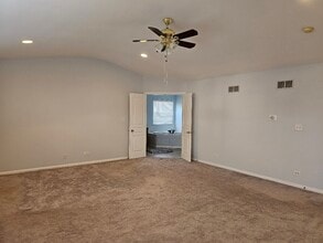 113 English Oak Ln in Streamwood, IL - Building Photo - Building Photo