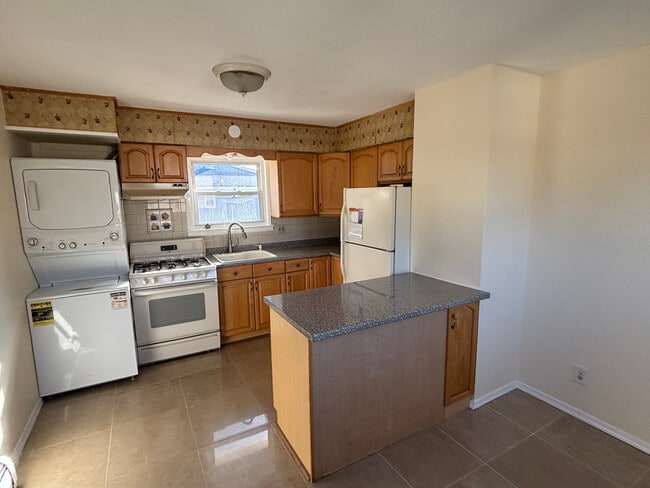 119 Church St, Unit 2 in Lodi, NJ - Building Photo - Building Photo