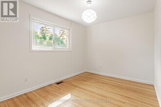 3336 Ivernia Rd in Mississauga, ON - Building Photo - Building Photo