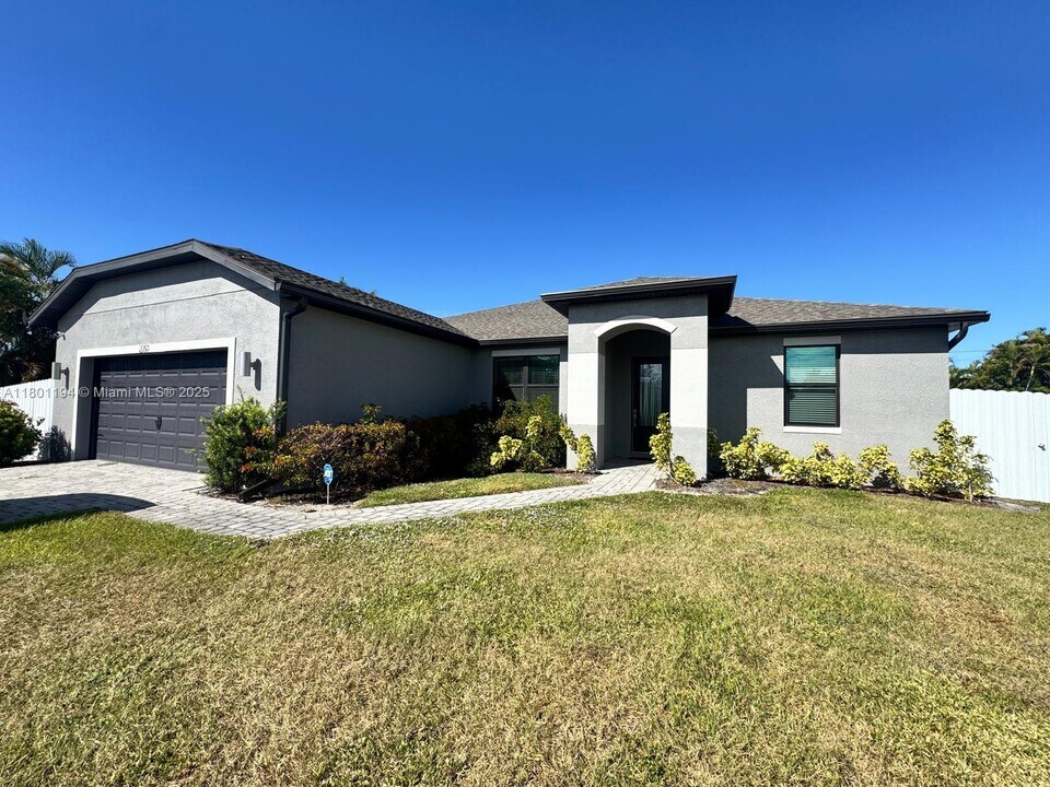 209 SE 26th Terrace in Cape Coral, FL - Building Photo