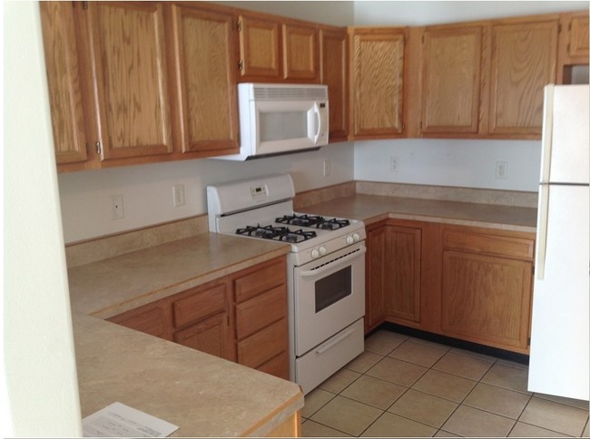 Townhomes in Maple Park, IL - Foto de edificio - Interior Photo