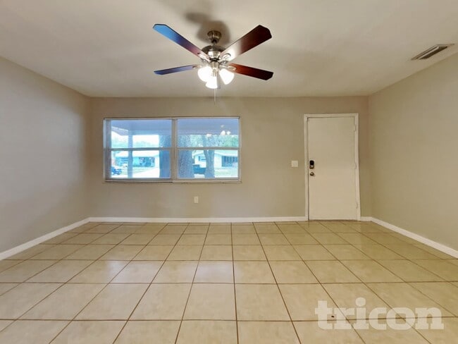 1430 Thames Ln in Clearwater, FL - Building Photo - Building Photo