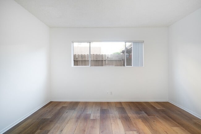11511 Ohio Ave in Los Angeles, CA - Building Photo - Building Photo