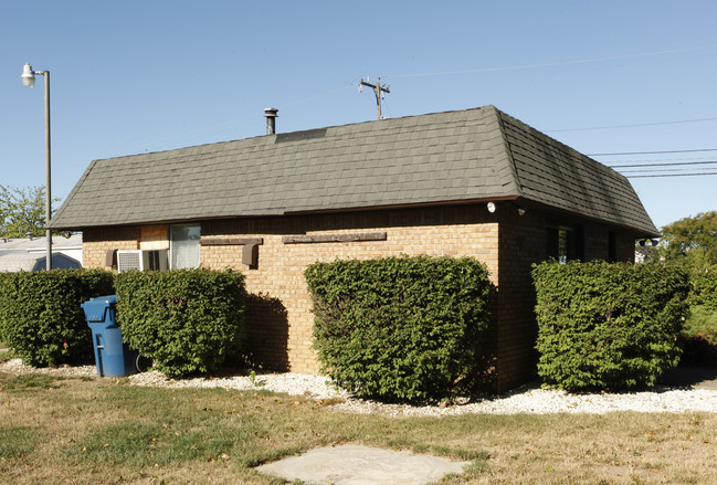 Sterling Estates in Adrian, MI - Foto de edificio - Building Photo