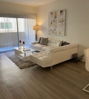 Citronia Landmark Apartments in Northridge, CA - Building Photo