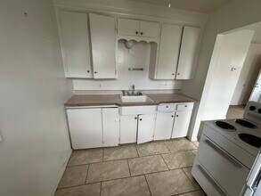 1706 Massachusetts Ave in Lansing, MI - Foto de edificio - Building Photo