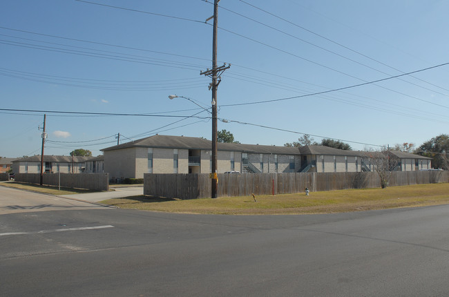 Pinedale Apartments in Beaumont, TX - Building Photo - Building Photo