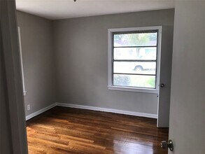 225 Lena Dr in Houston, TX - Building Photo - Building Photo