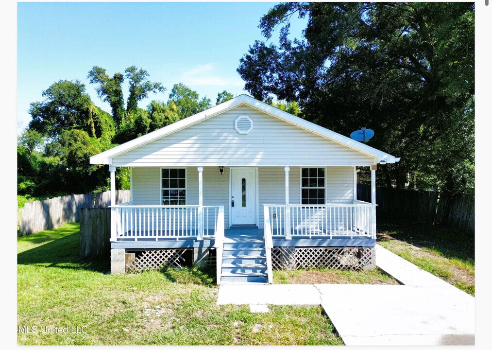 260 Murray St in Biloxi, MS - Building Photo