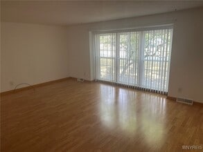 80 Carriage Dr in Orchard Park, NY - Building Photo - Building Photo