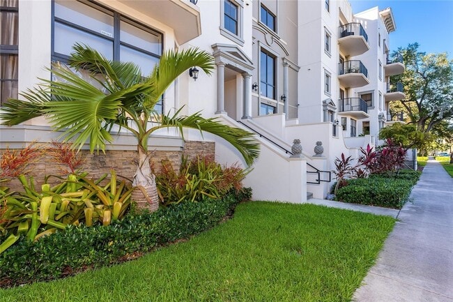 1650 Galiano St, Unit 408 in Coral Gables, FL - Building Photo - Building Photo