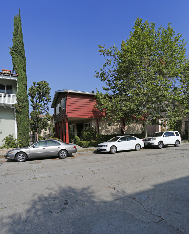 831 S Gramercy Pl in Los Angeles, CA - Foto de edificio - Building Photo