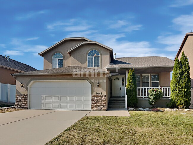 property at 7042 W Dry Sycamore Ln