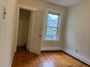 7 Spruce St-Unit -2 in Clinton, MA - Building Photo - Building Photo