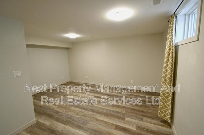 2401 Pine St in Prince George, BC - Building Photo - Building Photo