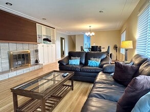 1321 E Skyline Pkwy in Duluth, MN - Building Photo - Building Photo