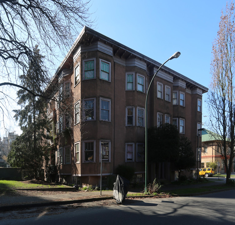 998 Nicola St in Vancouver, BC - Building Photo