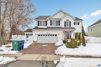 240 Highland Ave in Stratford, CT - Building Photo - Building Photo