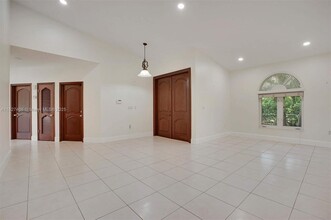 13550 SW 82nd Ave in Miami, FL - Building Photo - Building Photo