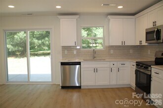 562 W Park Ave in Mooresville, NC - Building Photo - Building Photo