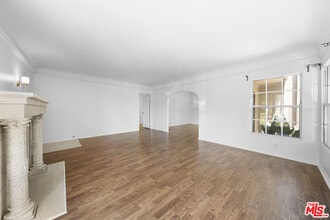 1158 S Tremaine Ave in Los Angeles, CA - Building Photo - Building Photo