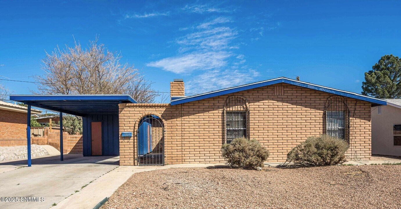 963 Maple St in Las Cruces, NM - Building Photo