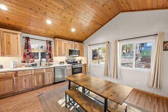 1025 E Country Club Blvd in Big Bear, CA - Building Photo - Building Photo