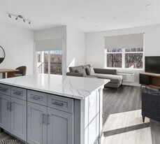 9 Hellers Ln in Jefferson, NJ - Building Photo