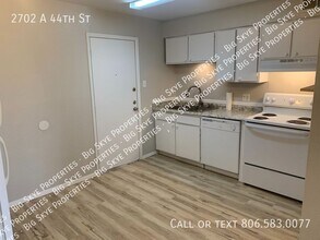 2702 44th St in Lubbock, TX - Foto de edificio - Building Photo