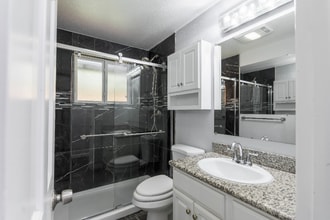 8871 Rutgers St in Westminster, CO - Foto de edificio - Building Photo