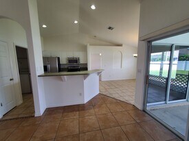 3011 SW 14th Ct in Cape Coral, FL - Building Photo