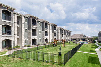 Oak View Apartments in Fort Worth, TX - Foto de edificio - Building Photo